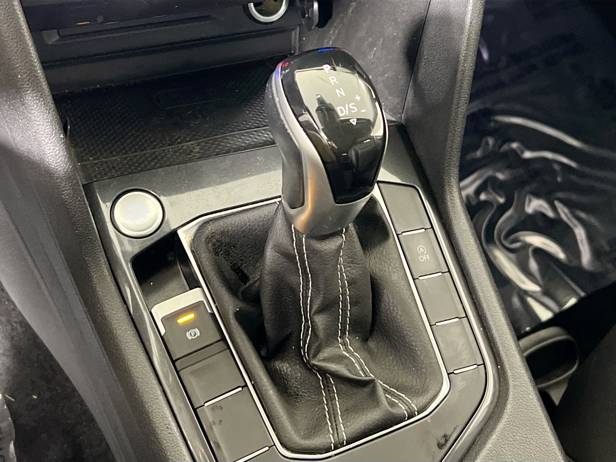 Used 2022 Volkswagen Tiguan SE AWD/4WD image 16