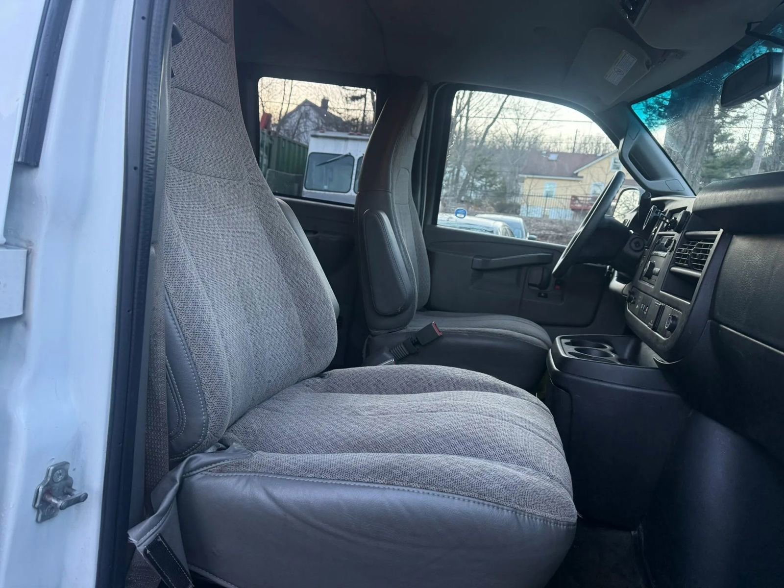 Used 2018 Chevrolet Express 2500 LT w/ LT Preferred Equipment Group RWD image 8