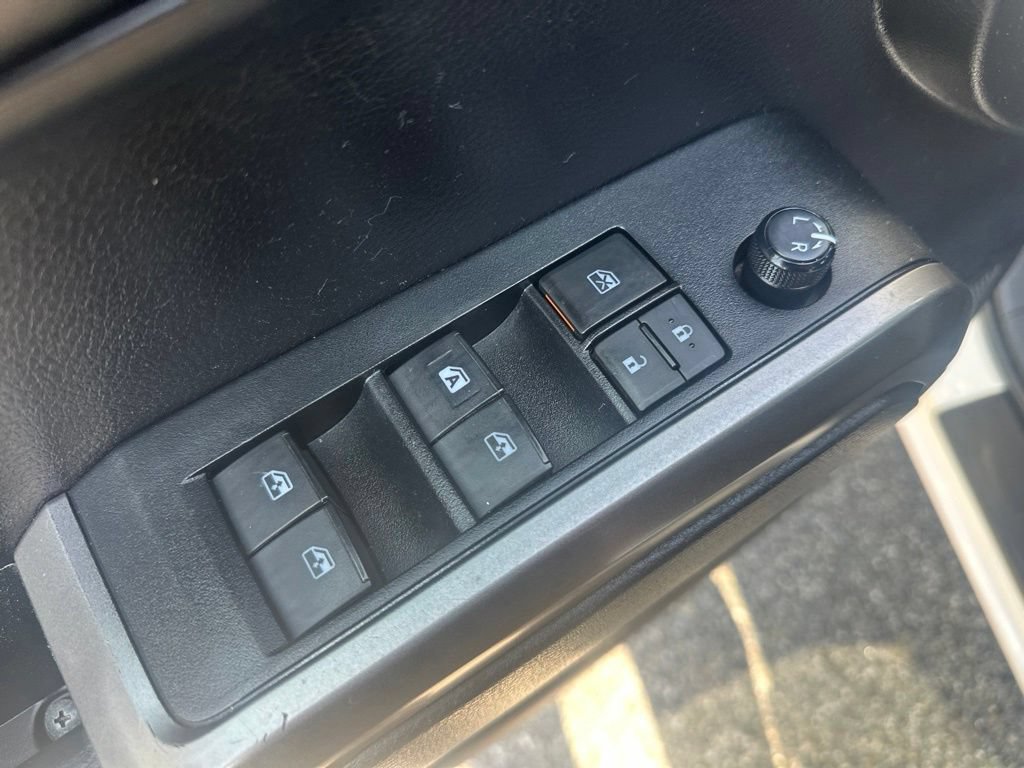 Used 2019 Toyota Tacoma SR5 AWD/4WD image 14