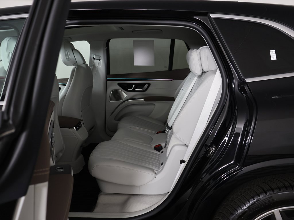 Used 2023 Mercedes-Benz EQS 580 4MATIC SUV image 31