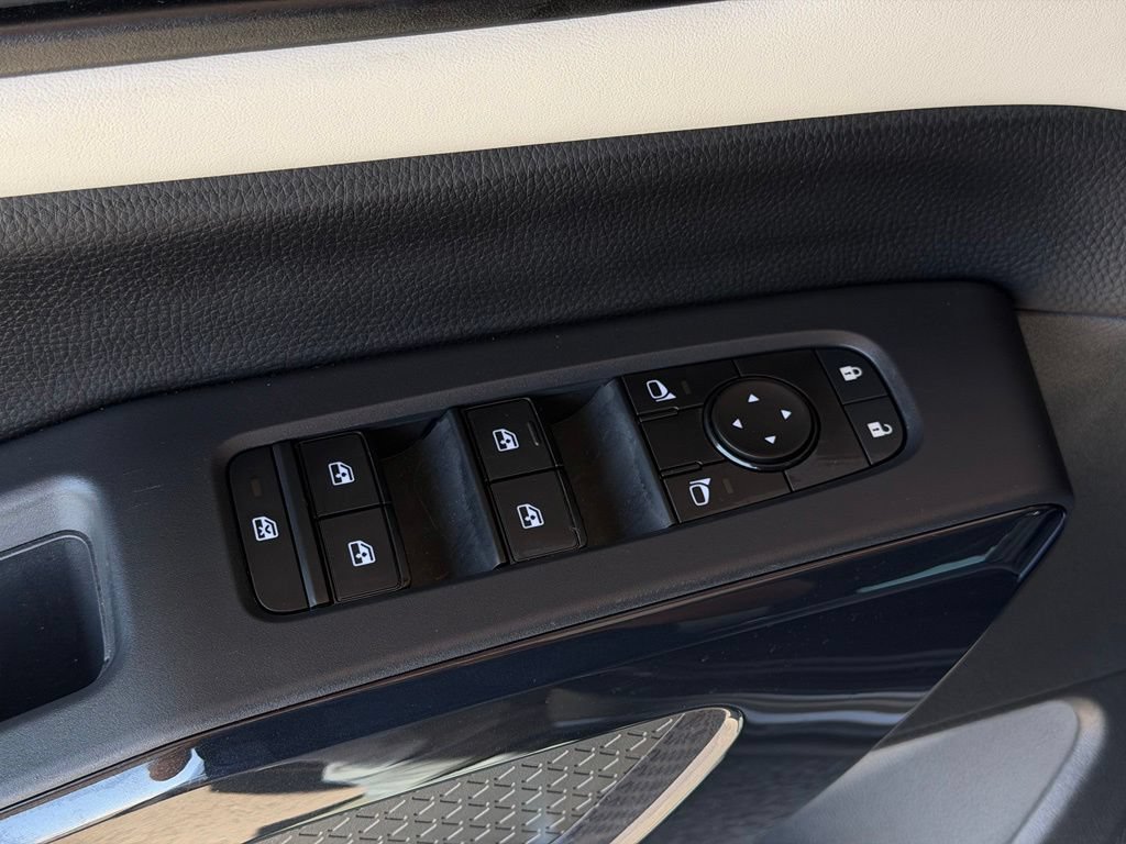 Certified 2025 Nissan Pathfinder SV w/ Cargo Package FWD image 20