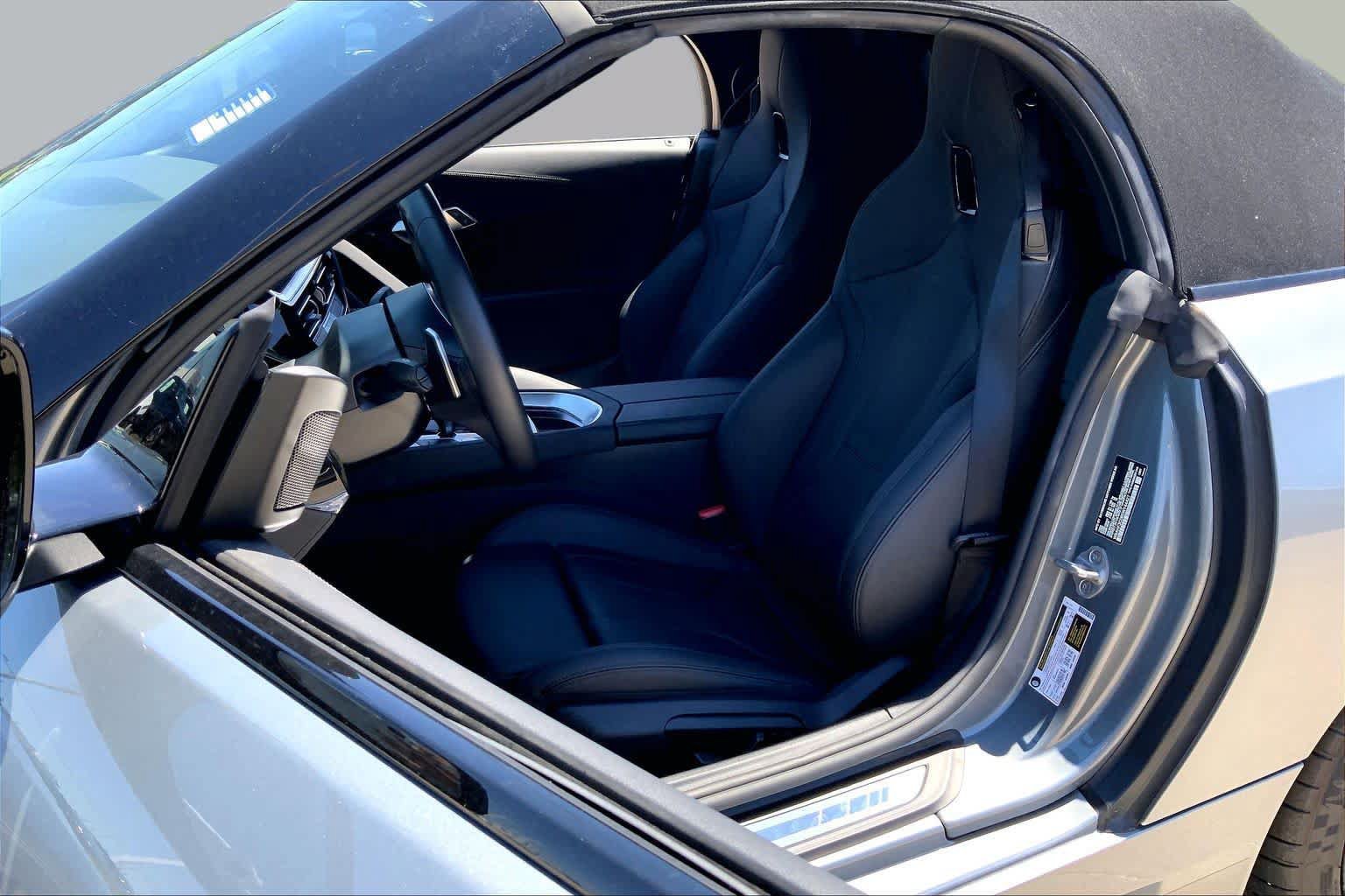 Certified 2025 BMW Z4 sDrive30i w/ Shadowloine Package RWD image 5