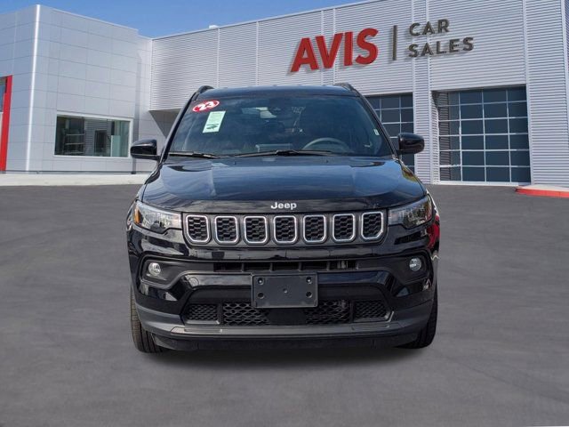 Used 2025 Jeep Compass Latitude image 2