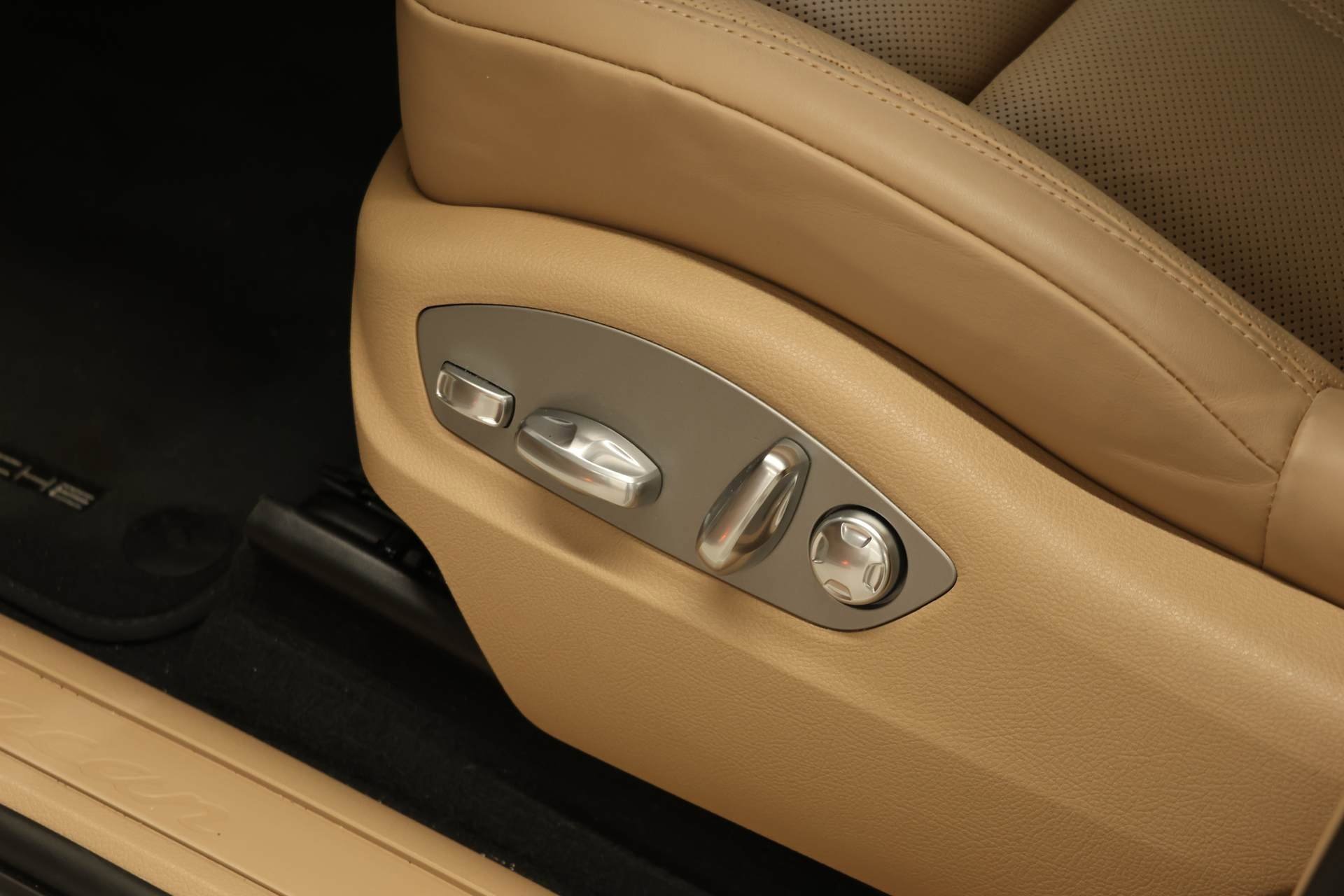 Used 2025 Porsche Macan image 15