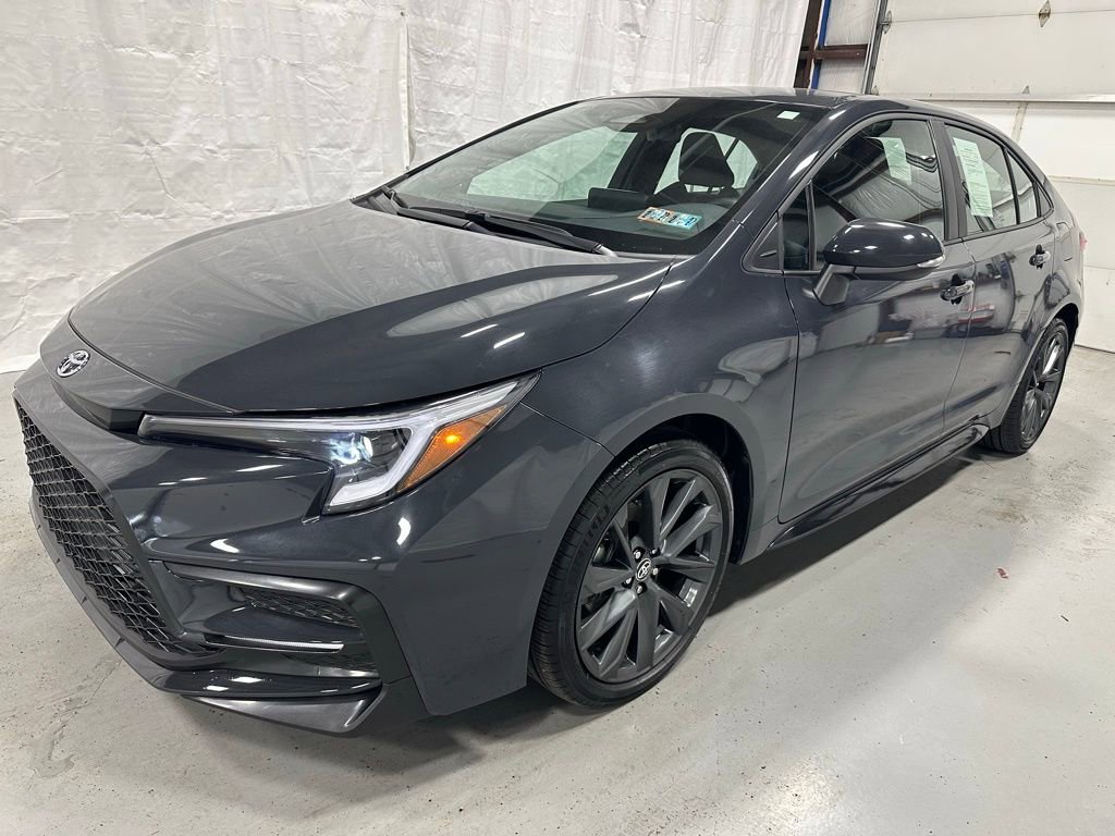 Used 2025 Toyota Corolla SE image 3