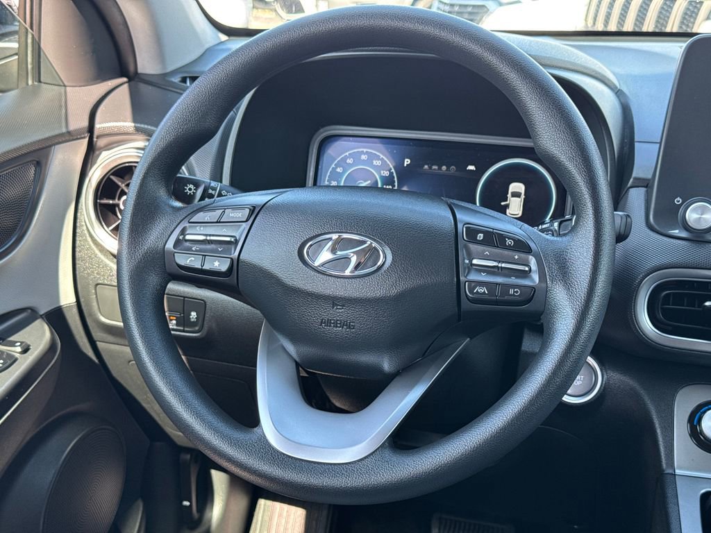 Used 2023 Hyundai Kona SE w/ Cargo Package image 24