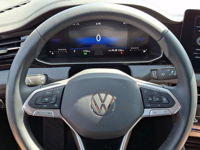 Certified 2025 Volkswagen Jetta SE FWD image 23