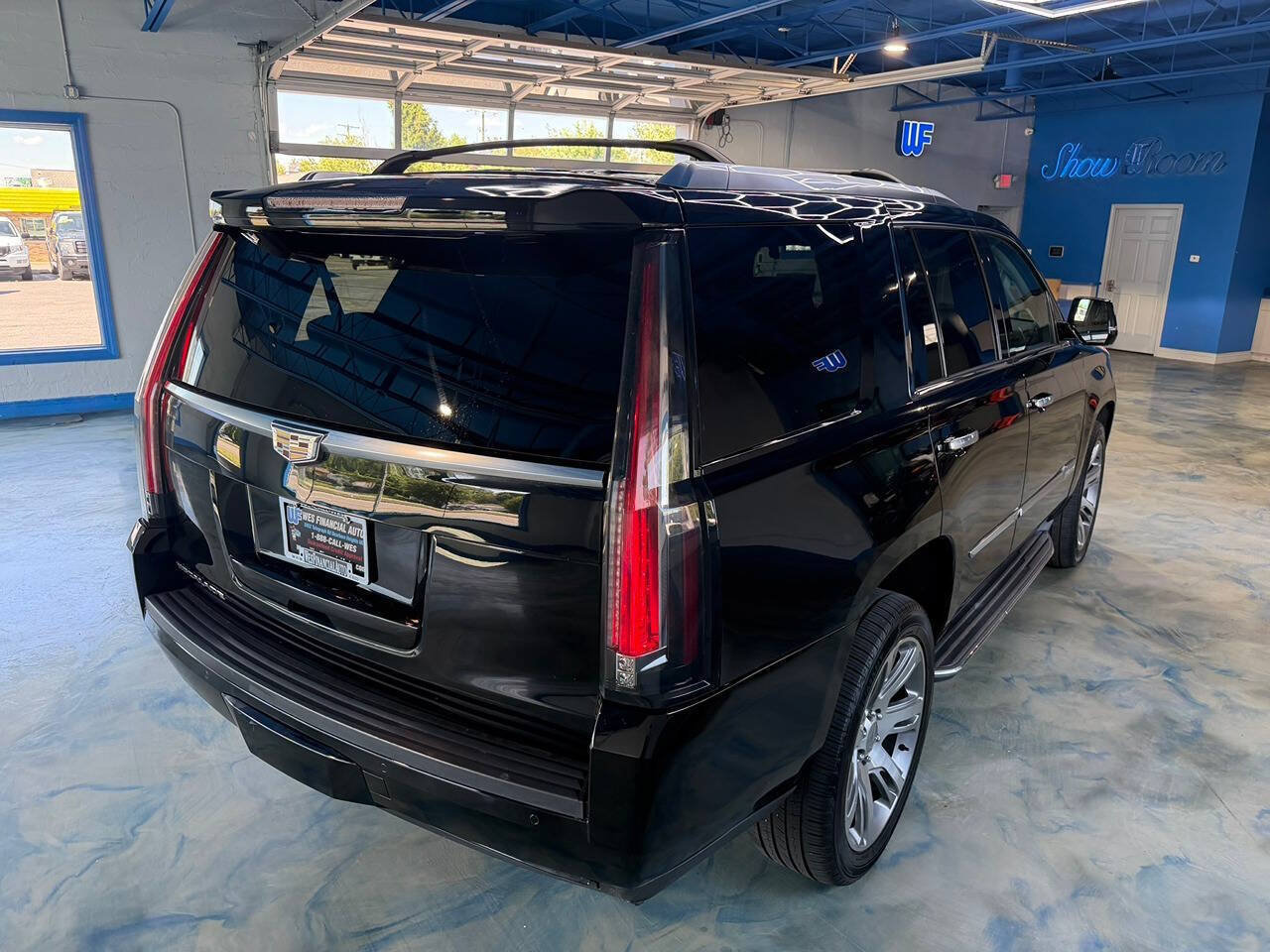 Used 2016 Cadillac Escalade Luxury AWD/4WD image 9