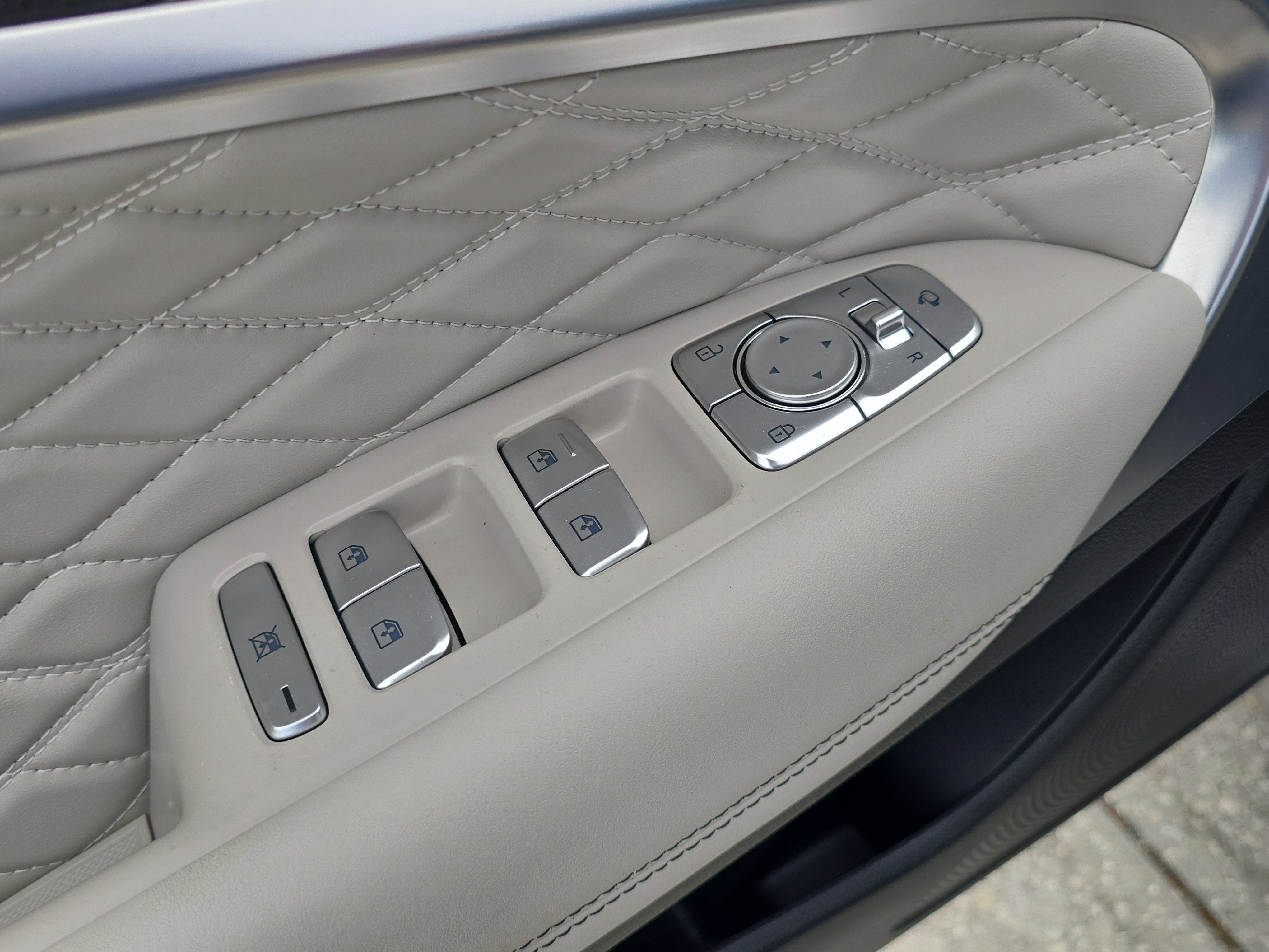 Used 2021 Genesis G70 2.0T w/ Prestige Package image 19