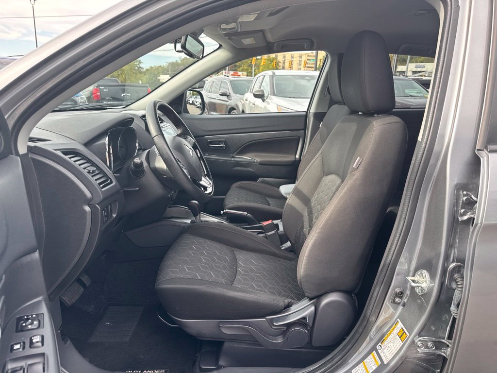 Used 2025 Mitsubishi Outlander Sport AWD image 12