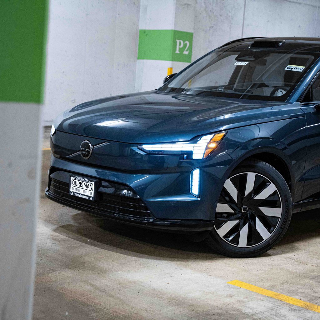 New 2025 Volvo EX90 Ultra image 2