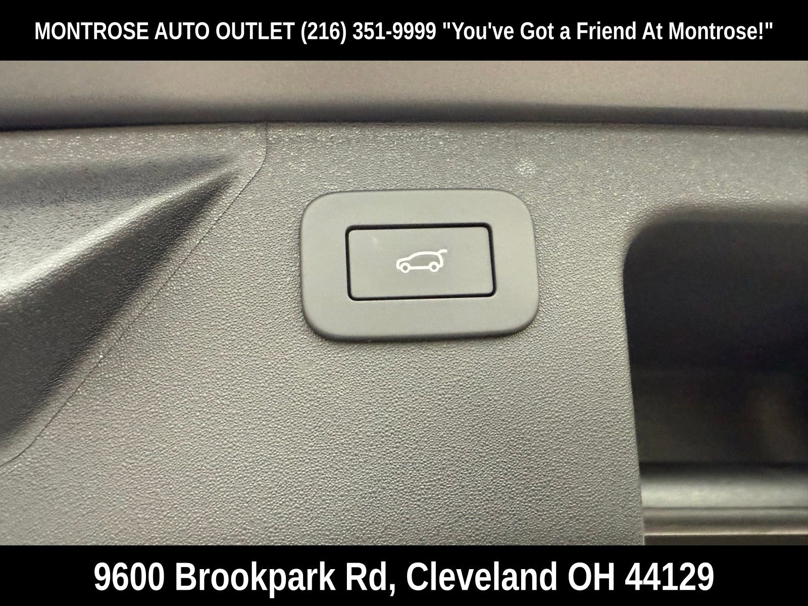 New 2025 Land Rover Discovery Sport S image 38