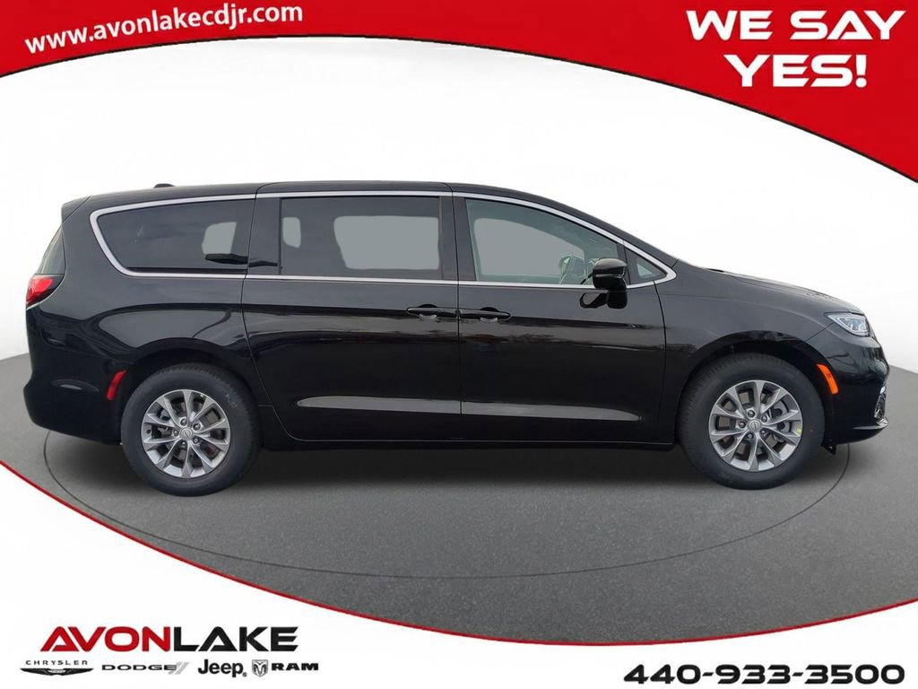 New 2026 Chrysler Pacifica Select image 7