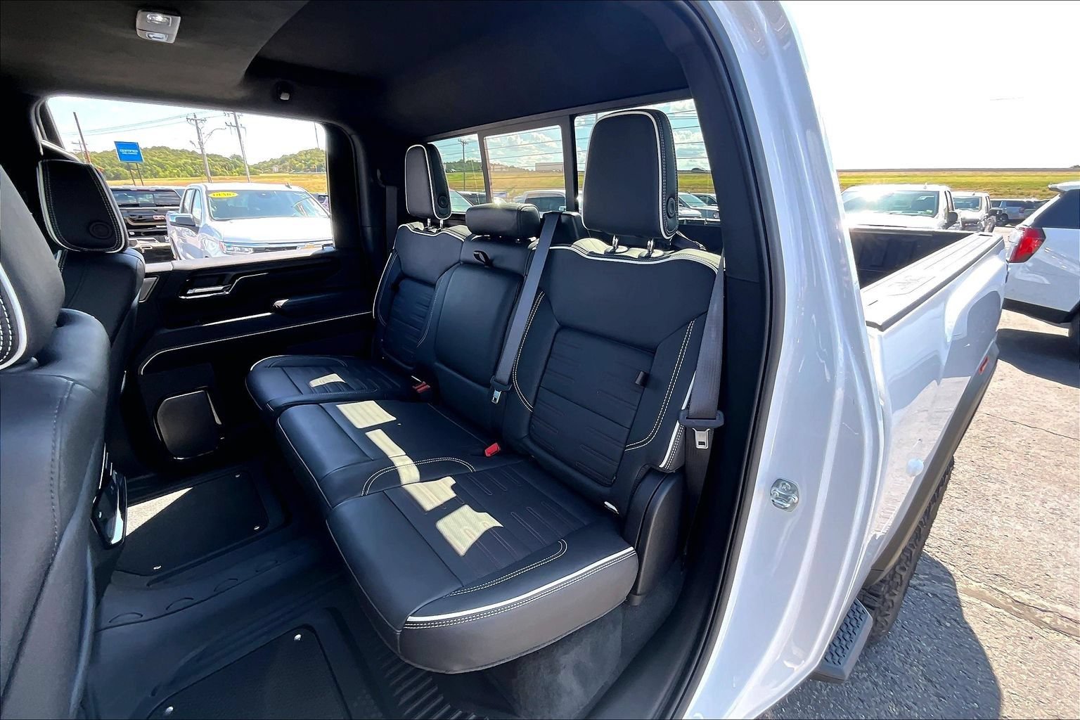 Used 2025 GMC Sierra 2500 AT4X AWD/4WD image 28