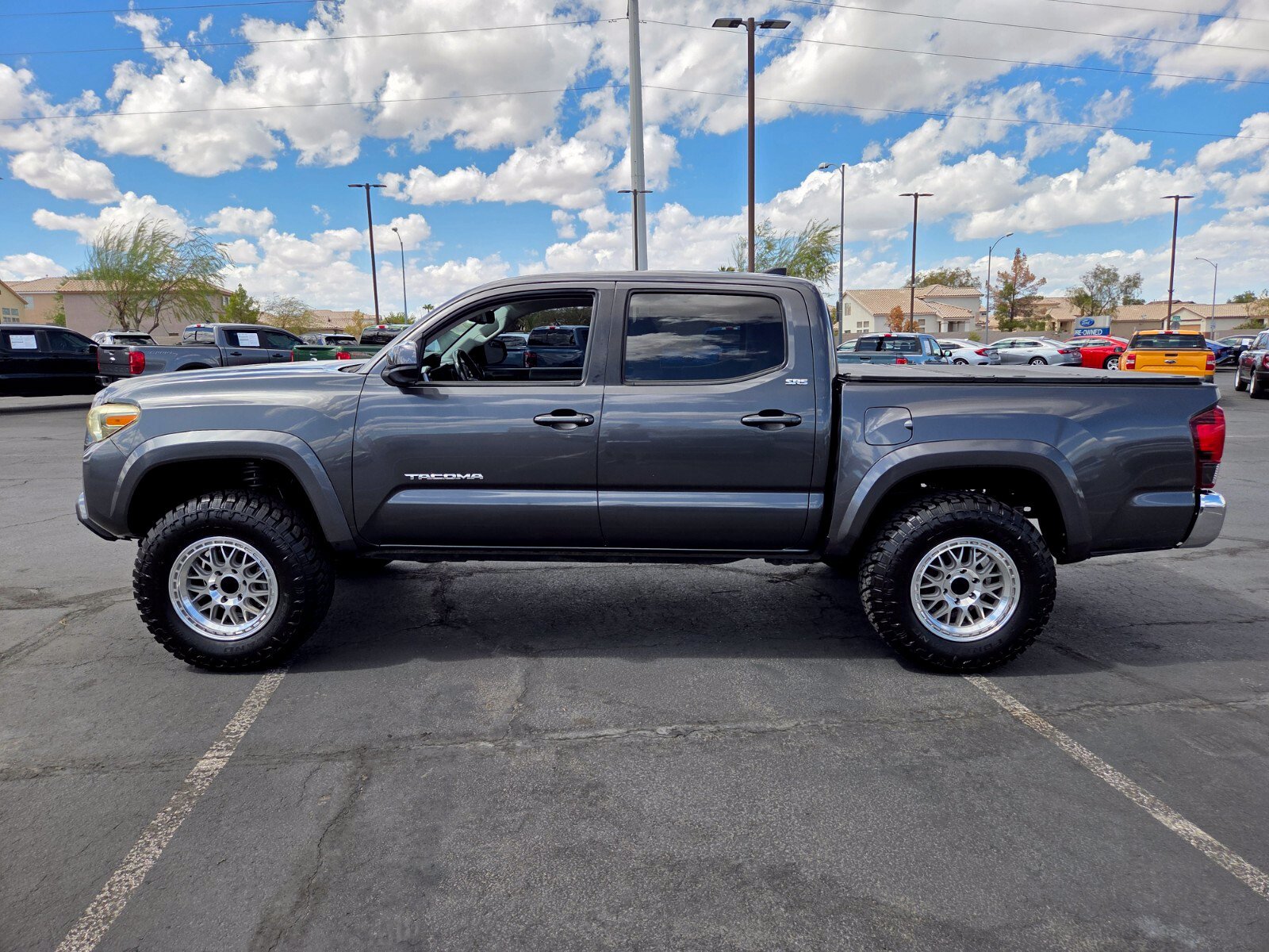 Used 2018 Toyota Tacoma SR5 RWD image 3
