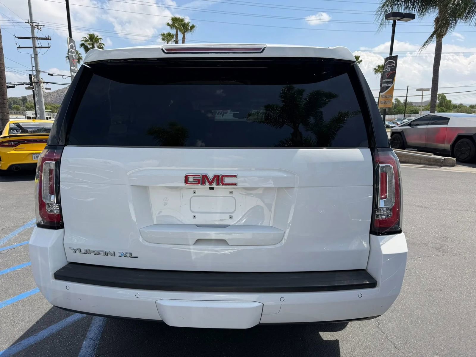 Used 2018 GMC Yukon XL SLT w/ Open Road Package image 8