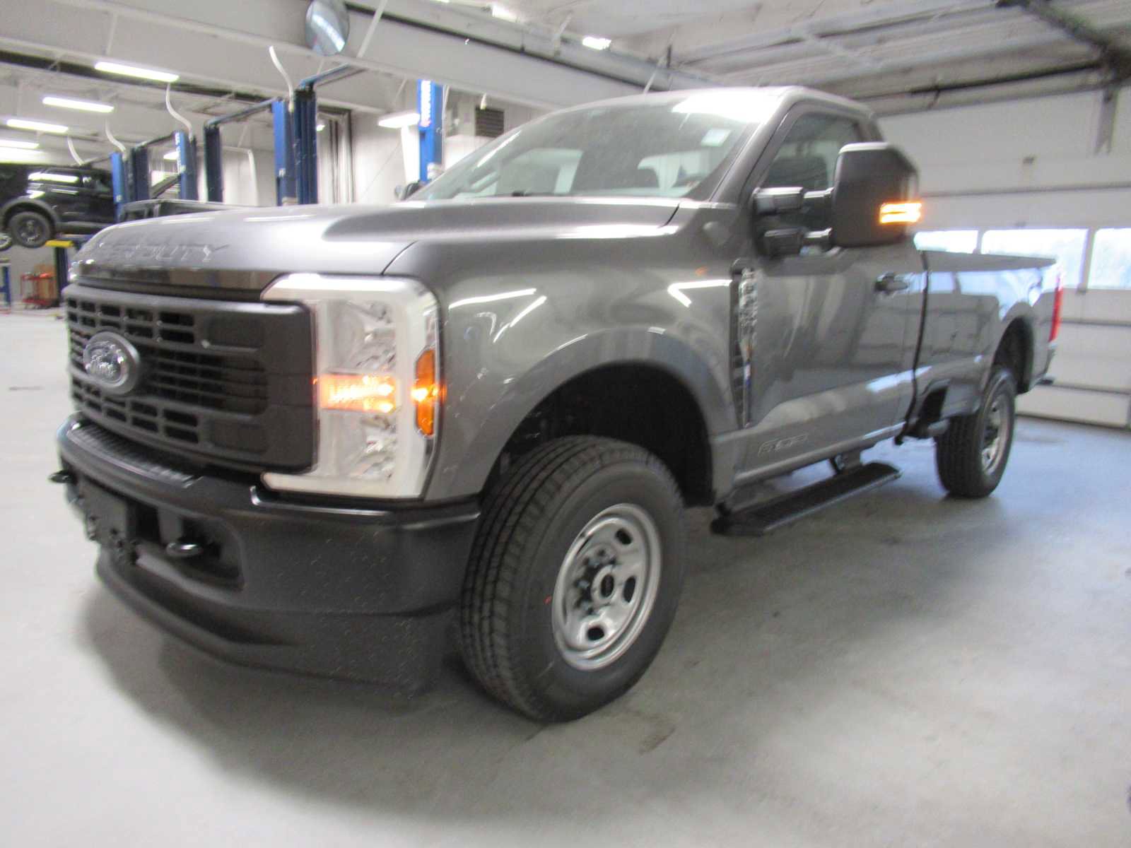 New 2025 Ford F250 XLT w/ F-250 >10K GVWR Package