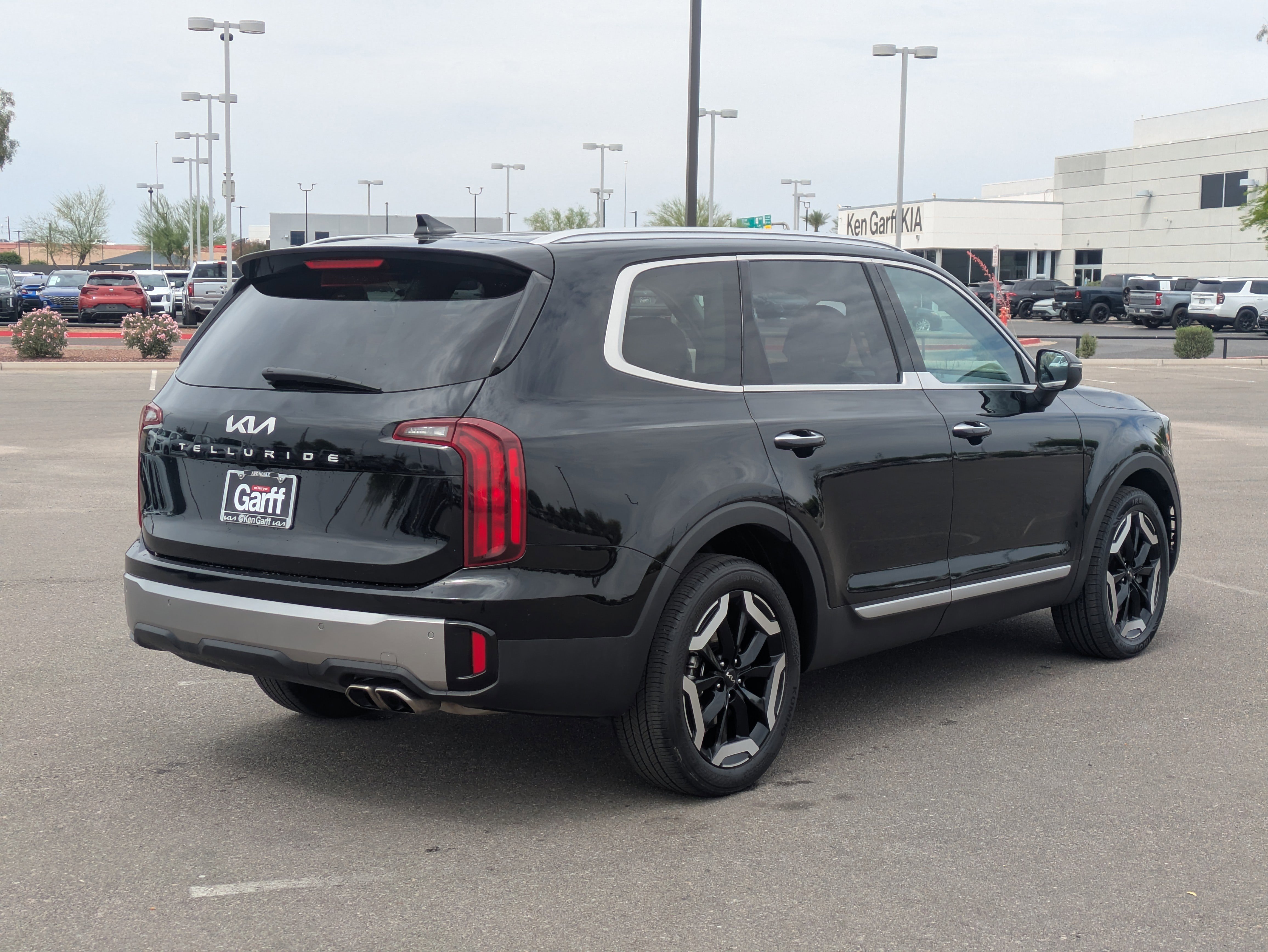 Used 2025 Kia Telluride S FWD image 5