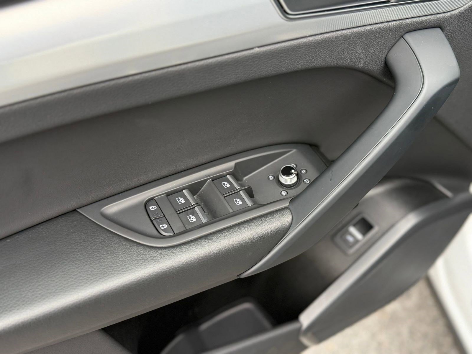 Certified 2025 Audi Q5 2.0T Premium w/ Convenience Plus Package image 23