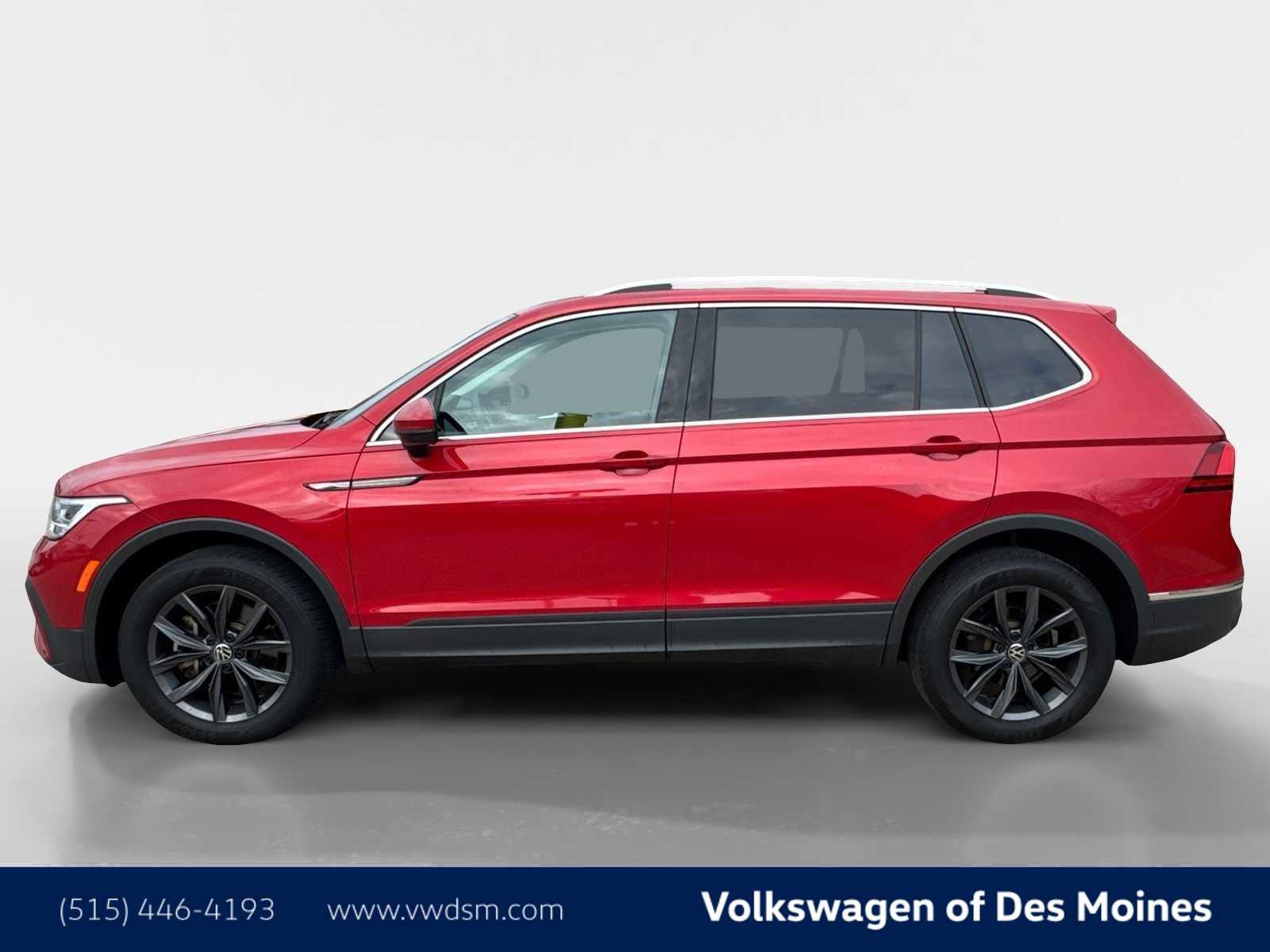 Used 2022 Volkswagen Tiguan SE w/ Panoramic Sunroof Package image 3
