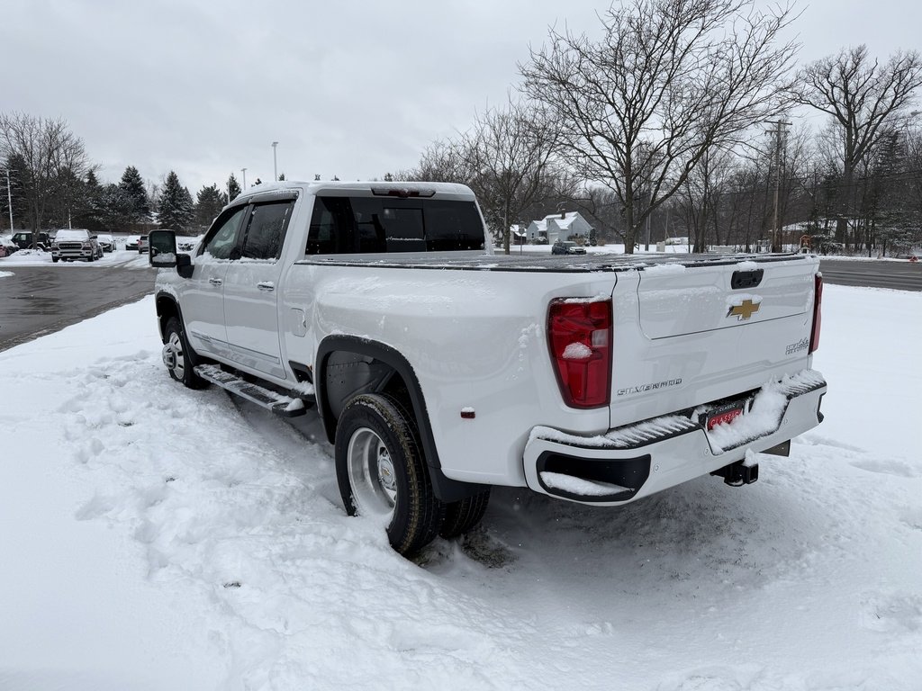Used 2025 Chevrolet Silverado 3500 High Country w/ High Country Premium Package image 4