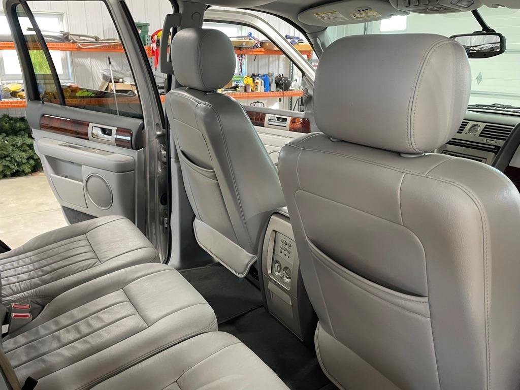 Used 2005 Lincoln Navigator Luxury AWD/4WD image 20
