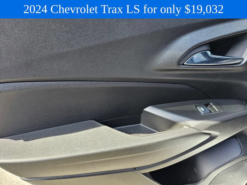 Used 2024 Chevrolet Trax LS FWD image 17