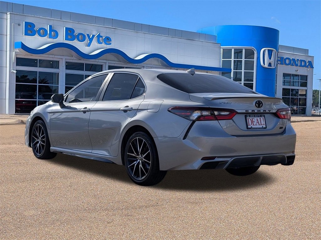 Used 2022 Toyota Camry SE image 5