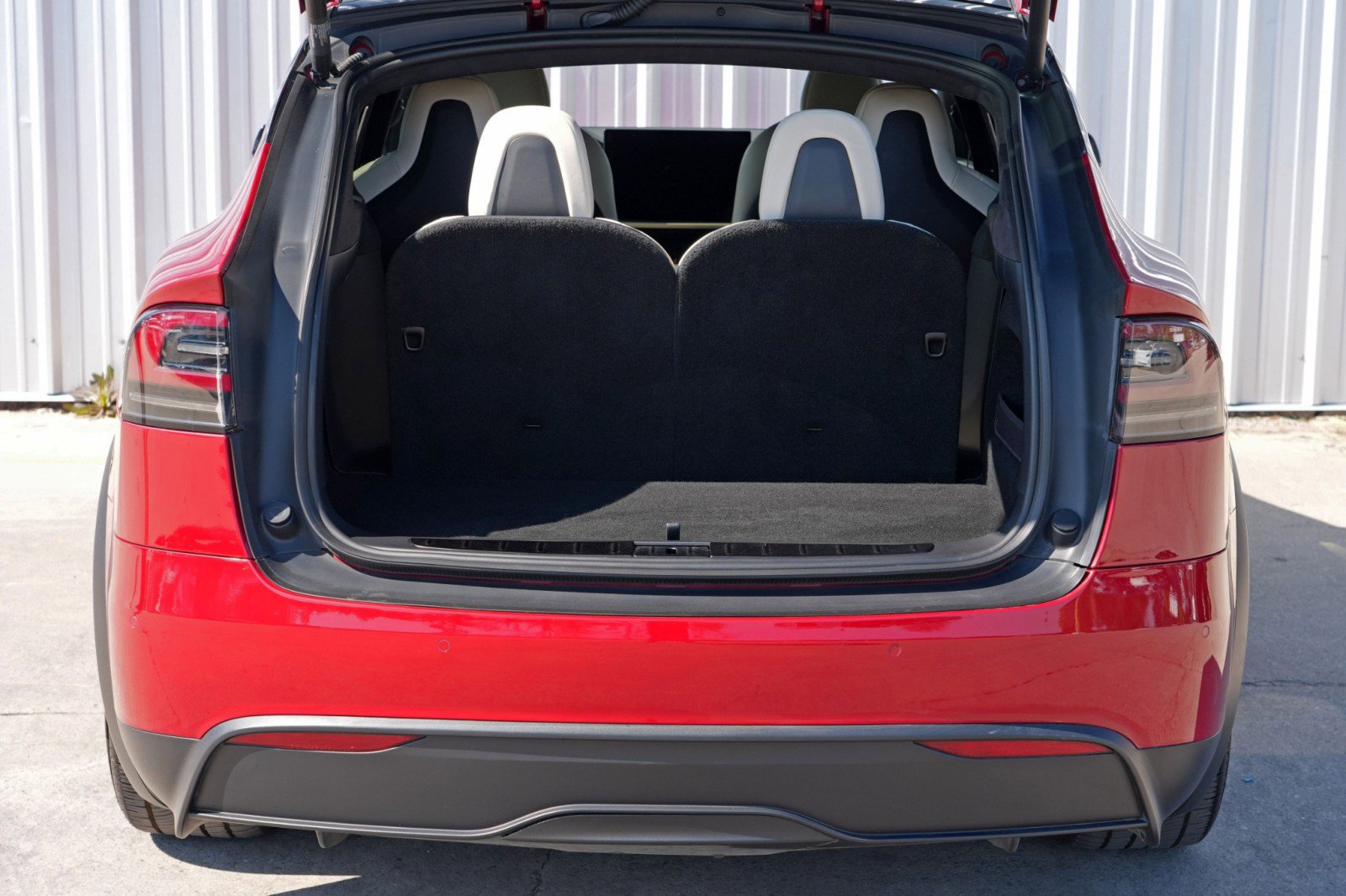 Used 2022 Tesla Model X Plaid image 10