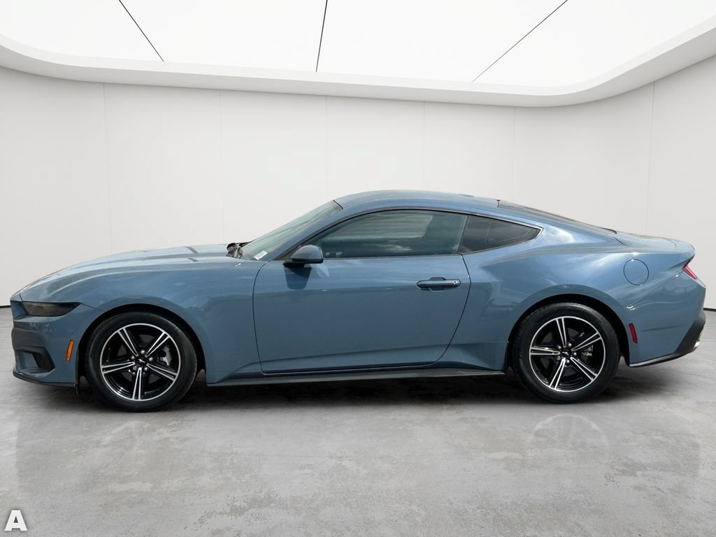 Used 2025 Ford Mustang Coupe RWD image 3