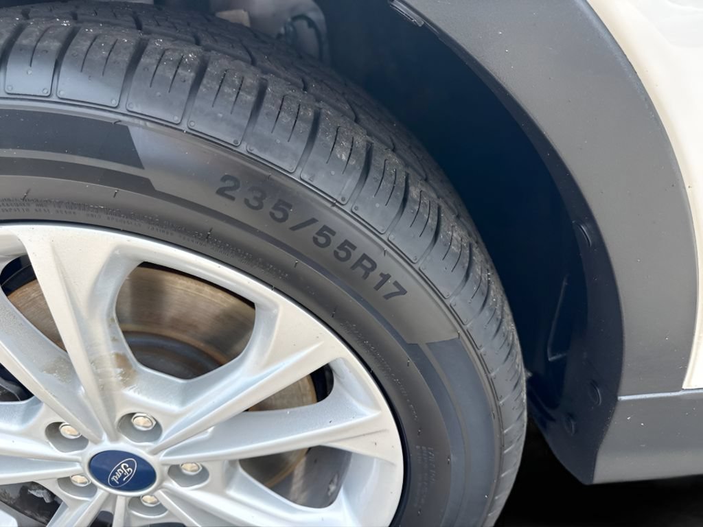 Used 2019 Ford Escape SEL AWD/4WD image 36