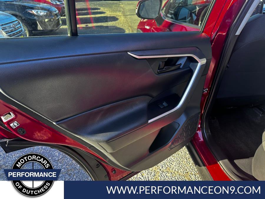 Used 2019 Toyota RAV4 LE w/ Carpet Mat Package AWD/4WD image 31