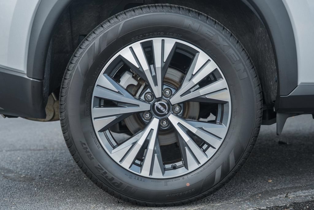 Used 2023 Nissan Rogue SV AWD/4WD image 16