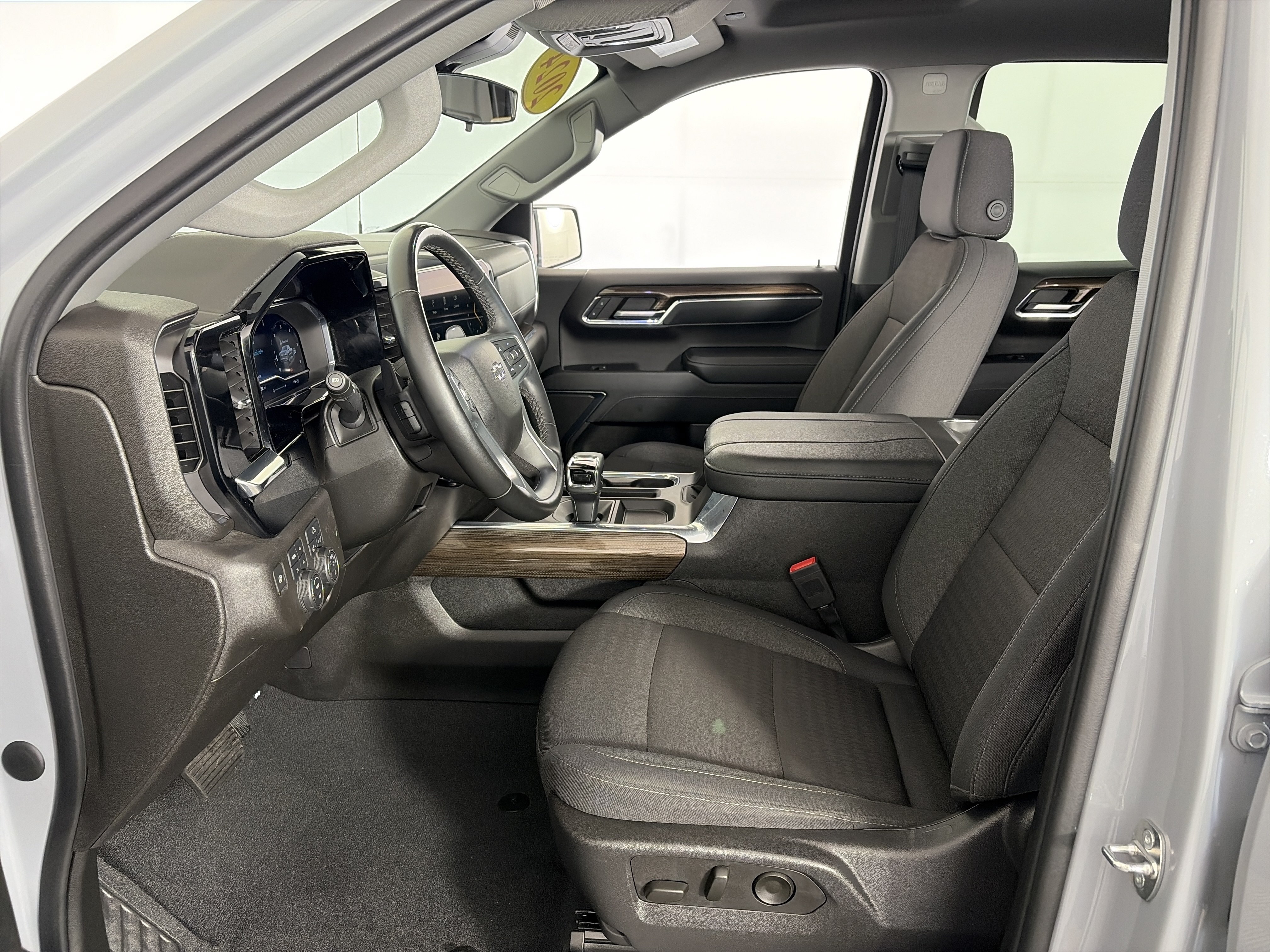 Certified 2024 Chevrolet Silverado 1500 RST w/ Z71 Off-Road Package AWD/4WD image 6