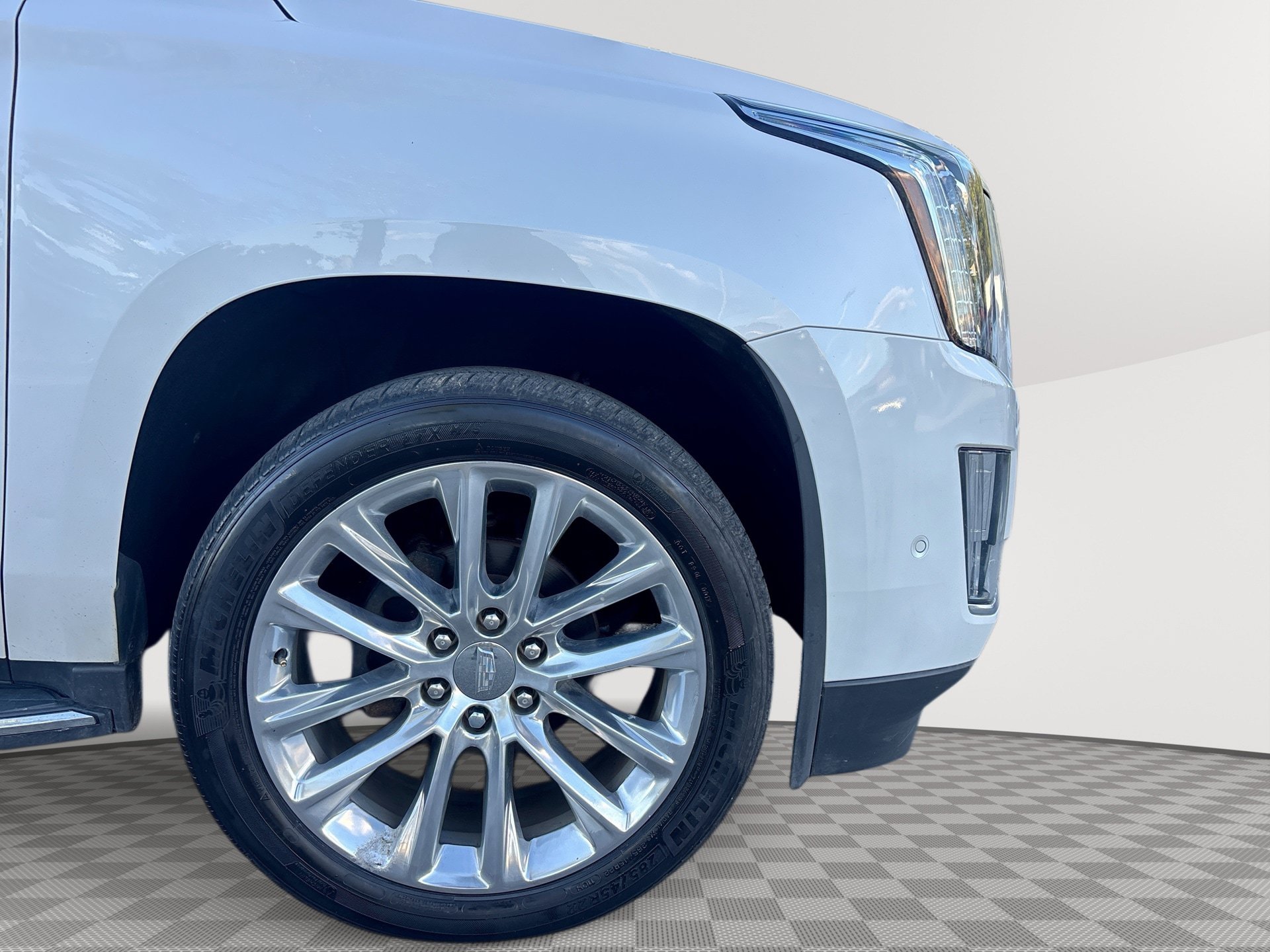 Used 2019 Cadillac Escalade ESV Luxury AWD/4WD image 31