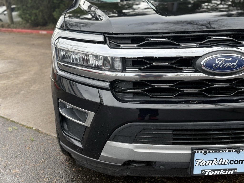 Used 2023 Ford Expedition Limited image 3