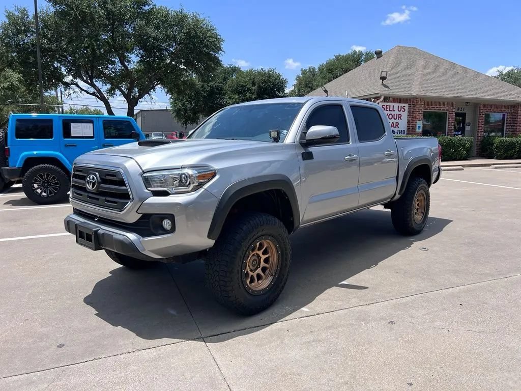 Used 2017 Toyota Tacoma TRD Off-Road RWD image 3