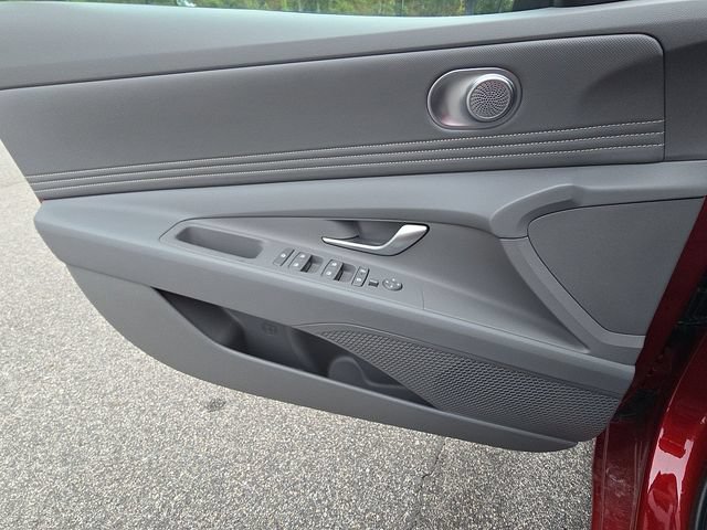 Certified 2025 Hyundai Elantra Sport FWD image 35