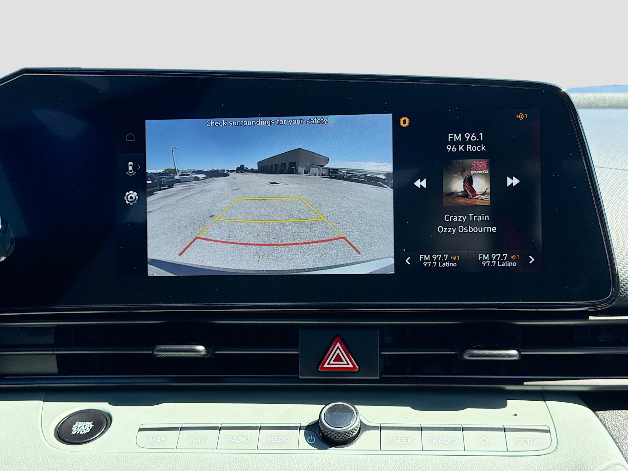 Used 2025 Hyundai Elantra Limited image 29