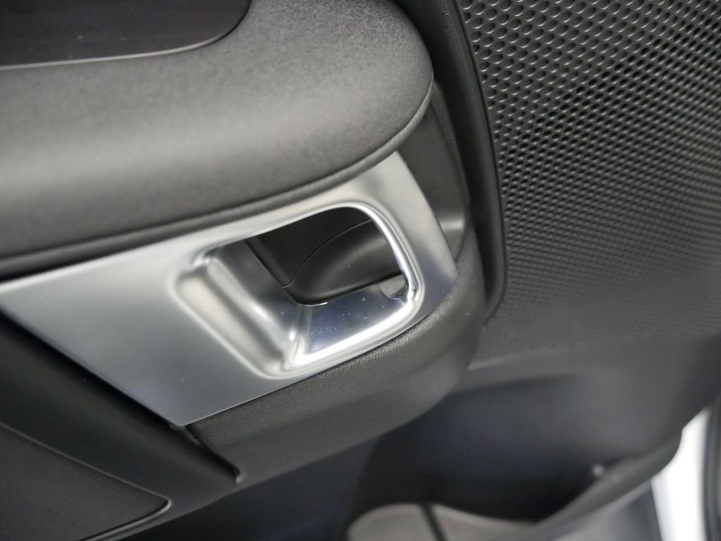 Used 2025 Land Rover Discovery Dynamic SE image 22