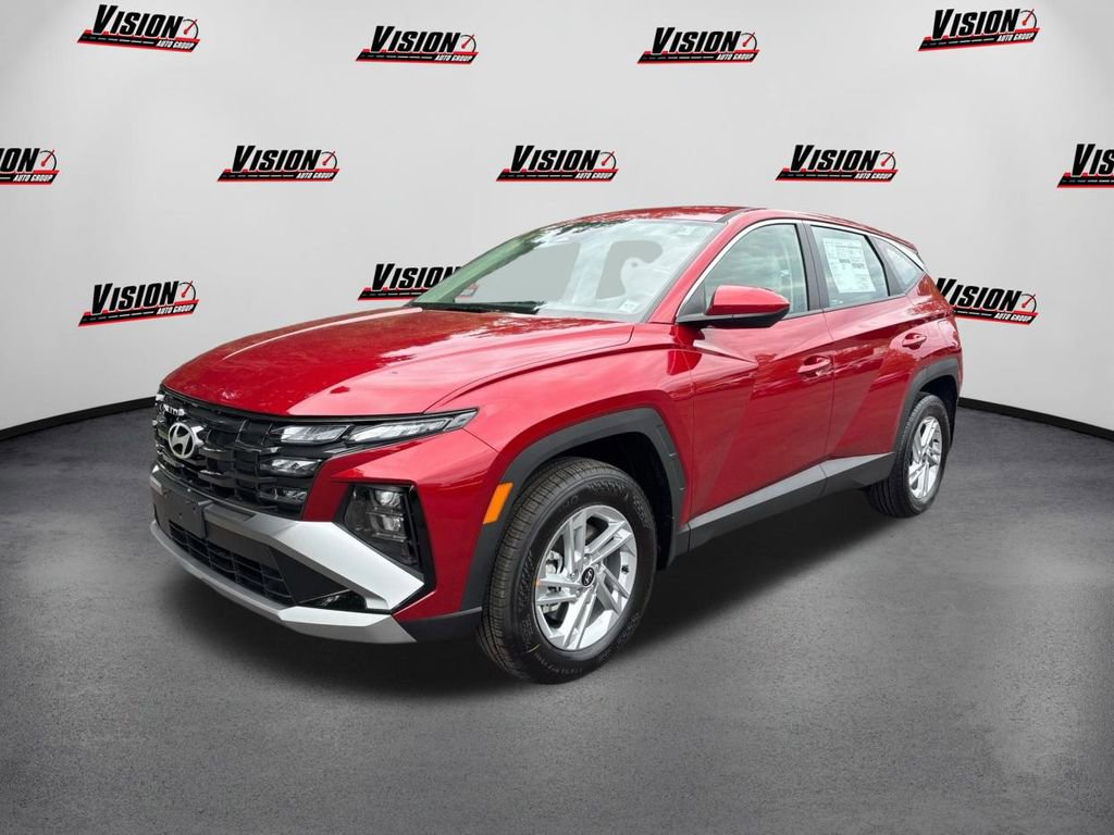 Used 2025 Hyundai Tucson SE image 1
