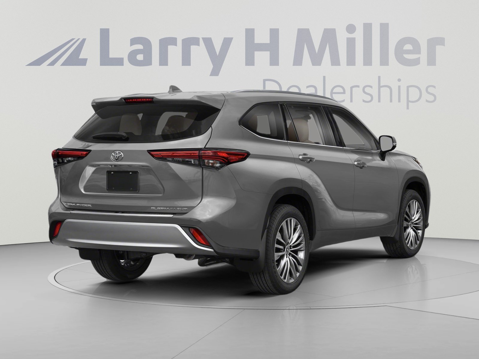 Used 2022 Toyota Highlander Platinum FWD image 2