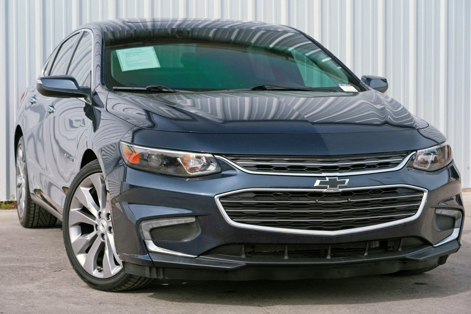 Used 2017 Chevrolet Malibu Premier w/ Premier Sun and Wheel Package image 2