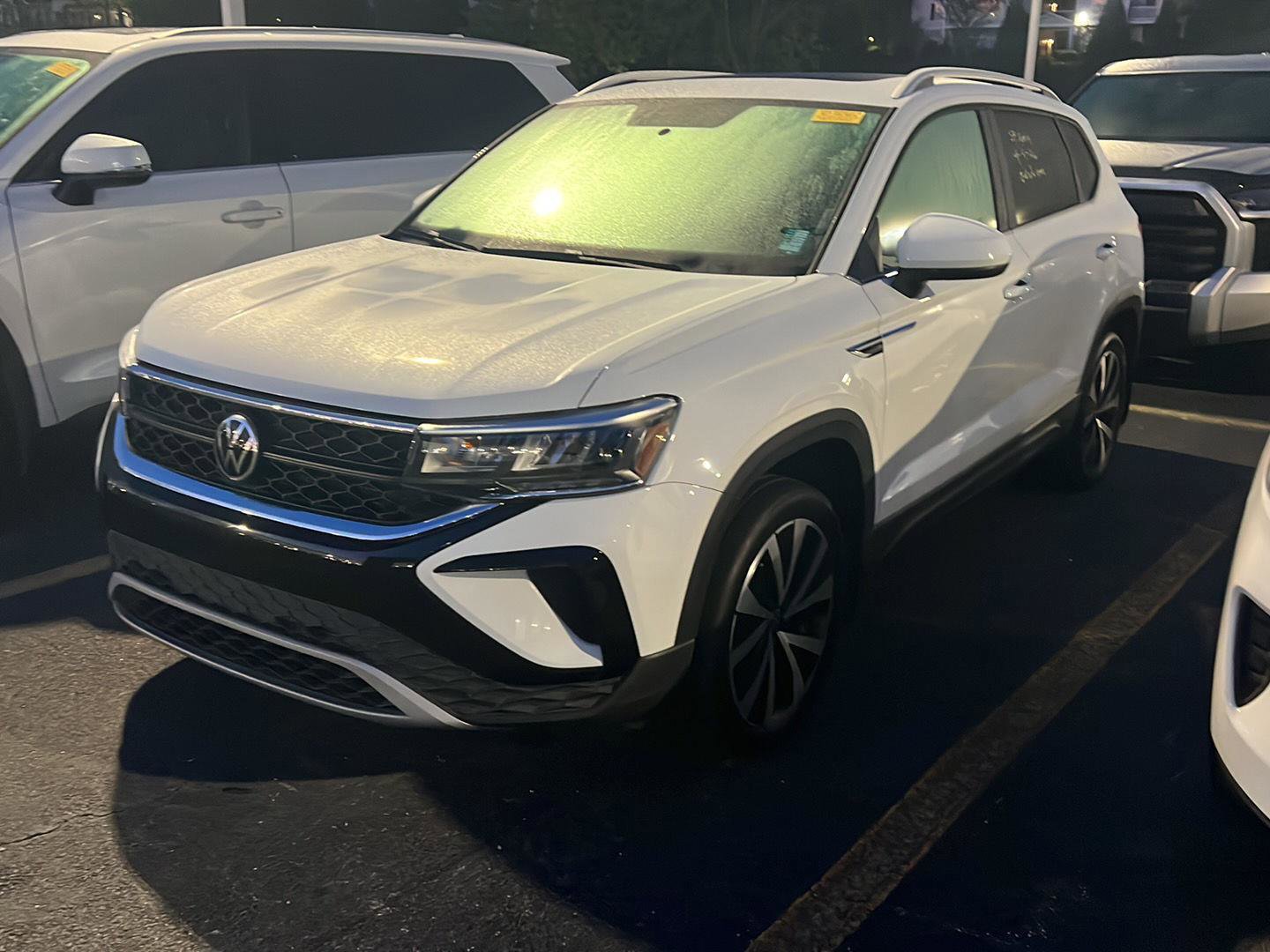 Used 2022 Volkswagen Taos SE image 2