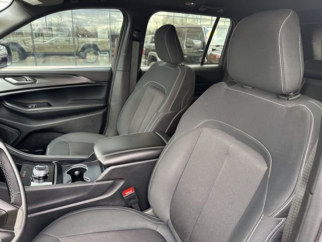 Used 2024 Jeep Grand Cherokee Laredo w/ Trailer Tow Package AWD/4WD image 20
