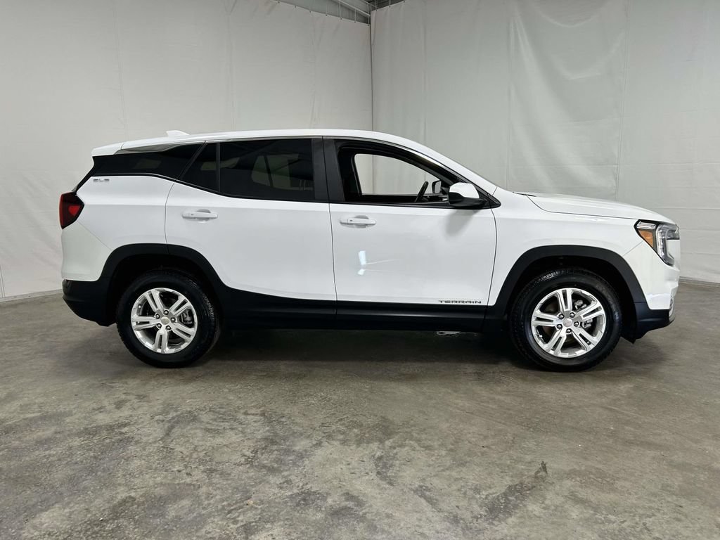 Used 2024 GMC Terrain SLE AWD/4WD image 2