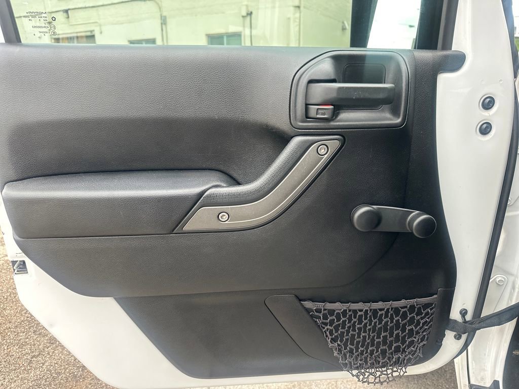 Used 2016 Jeep Wrangler Unlimited Sport w/ Connectivity Group AWD/4WD image 13