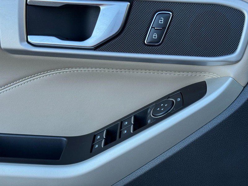 Used 2021 Ford Explorer XLT w/ Equipment Group 202A image 26