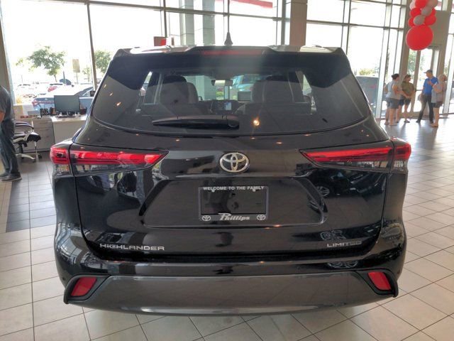 Used 2021 Toyota Highlander Limited image 5