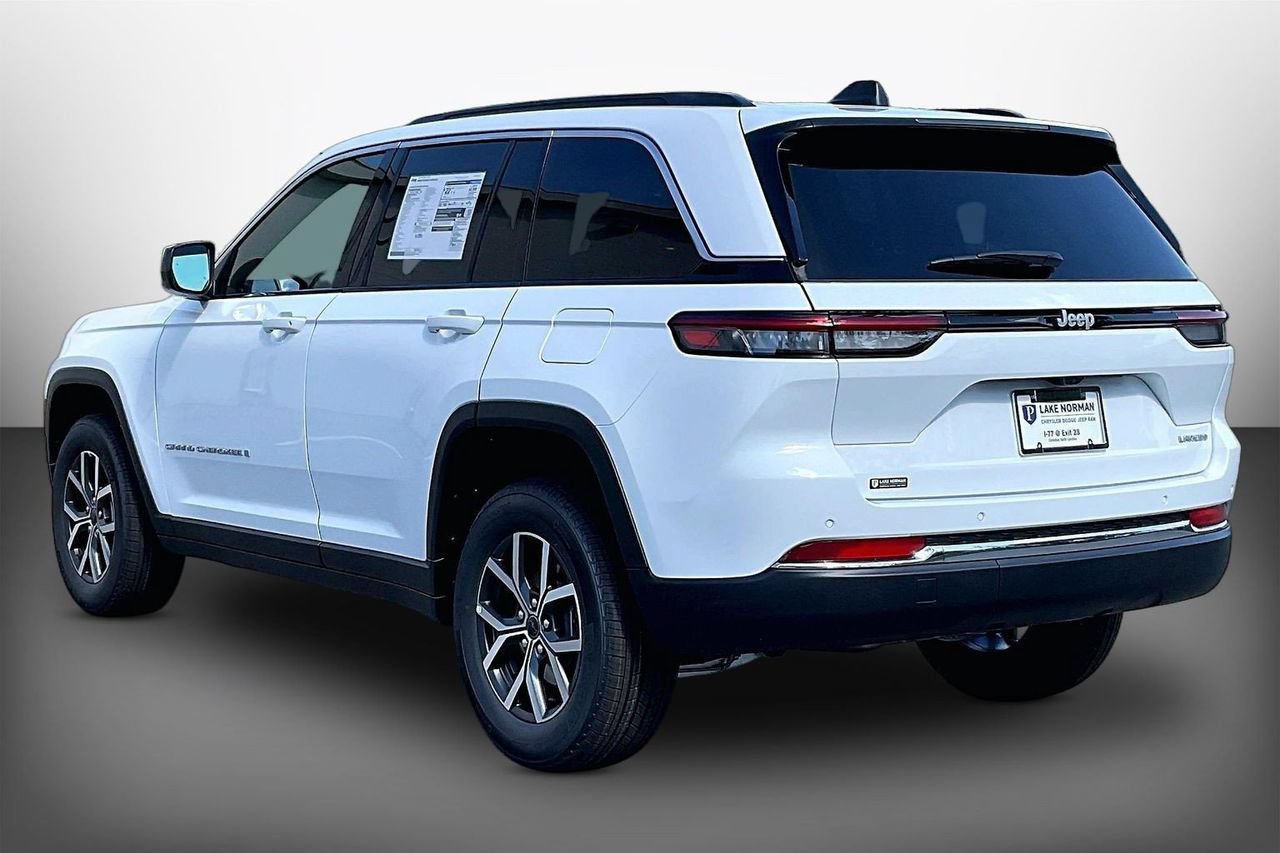 New 2027 Jeep Grand Cherokee Laredo RWD image 6